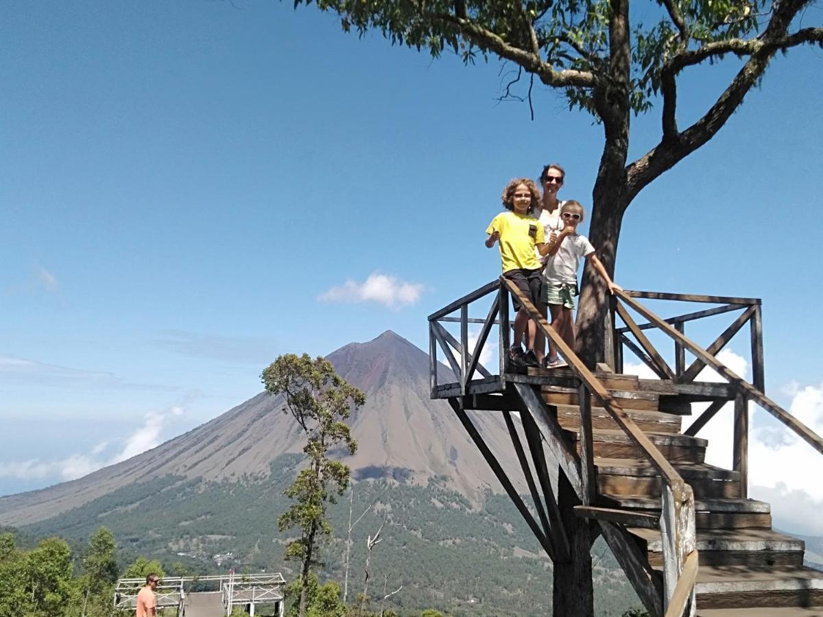 Arnolds Familly Homestay Bajawa Exteriör bild