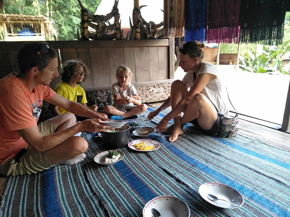 Arnolds Familly Homestay Bajawa Exteriör bild