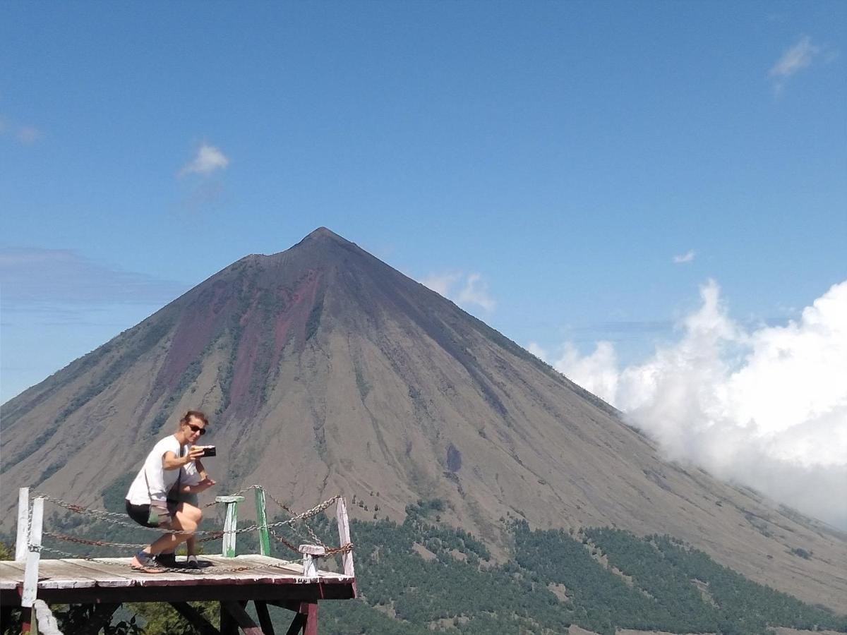 Arnolds Familly Homestay Bajawa Exteriör bild