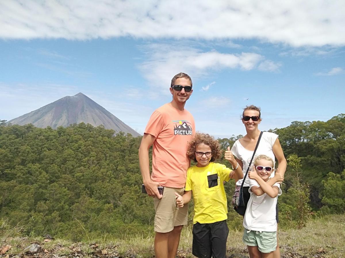 Arnolds Familly Homestay Bajawa Exteriör bild