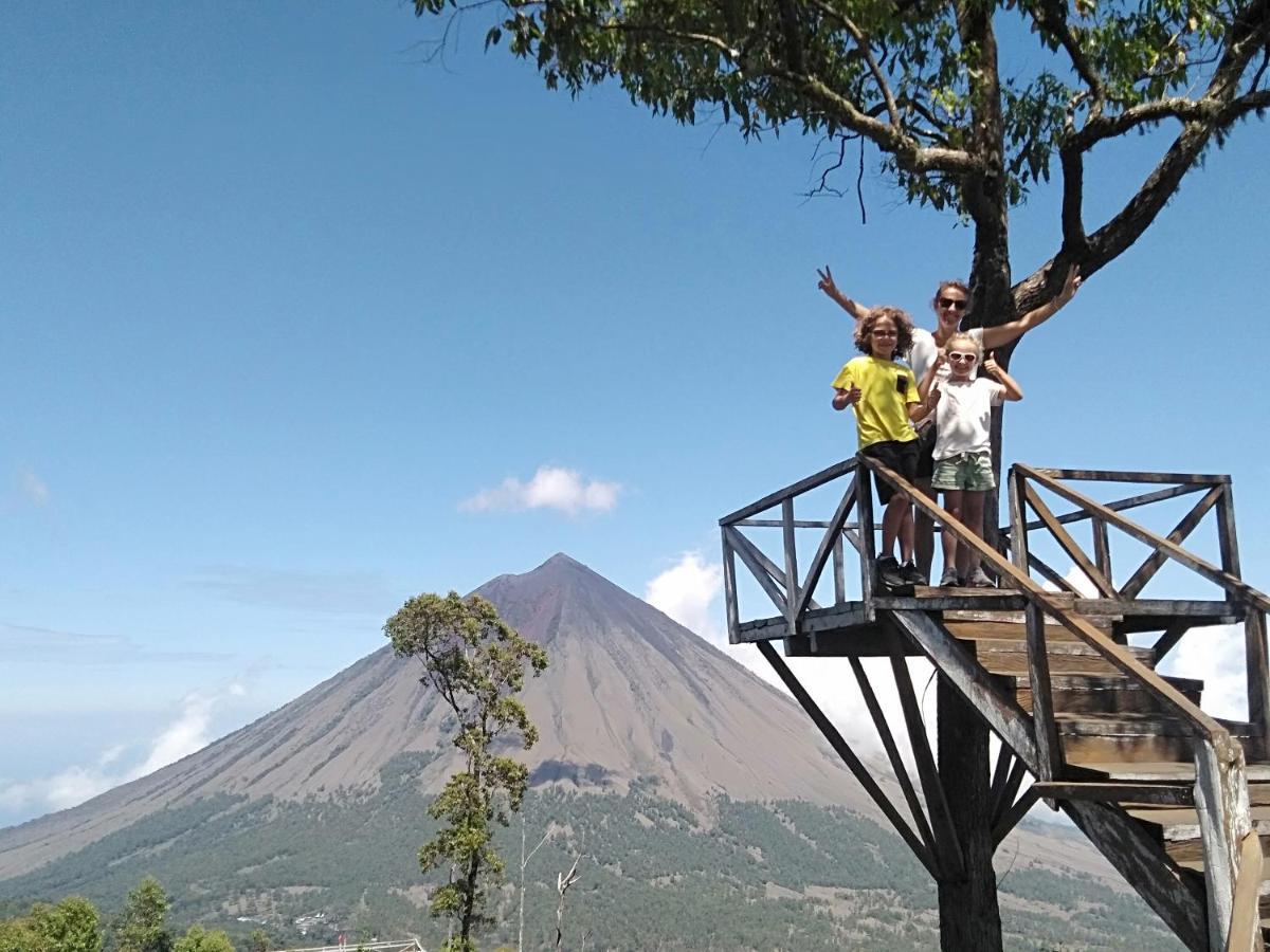 Arnolds Familly Homestay Bajawa Exteriör bild