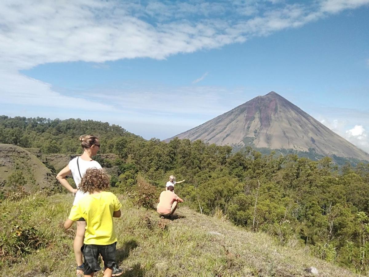 Arnolds Familly Homestay Bajawa Exteriör bild