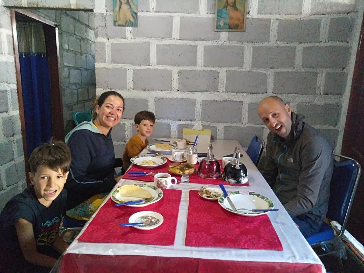 Arnolds Familly Homestay Bajawa Exteriör bild