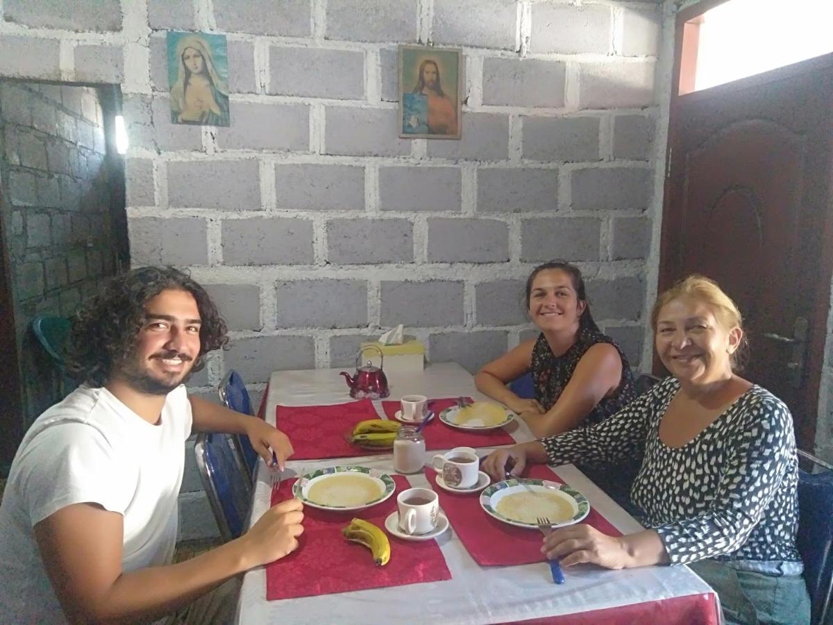 Arnolds Familly Homestay Bajawa Exteriör bild