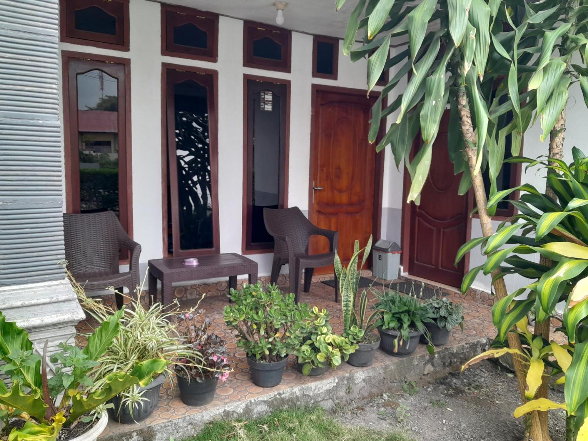 Arnolds Familly Homestay Bajawa Exteriör bild