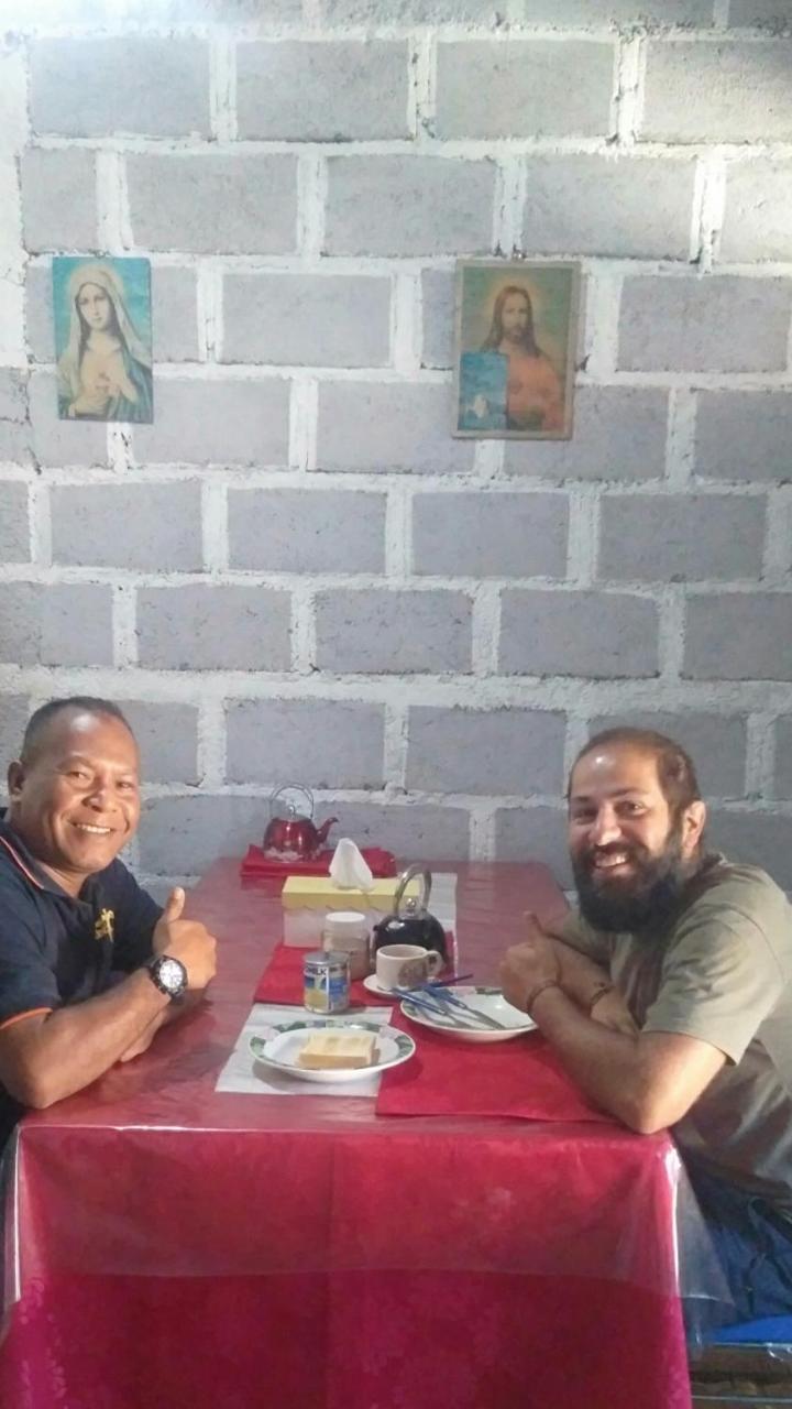 Arnolds Familly Homestay Bajawa Exteriör bild