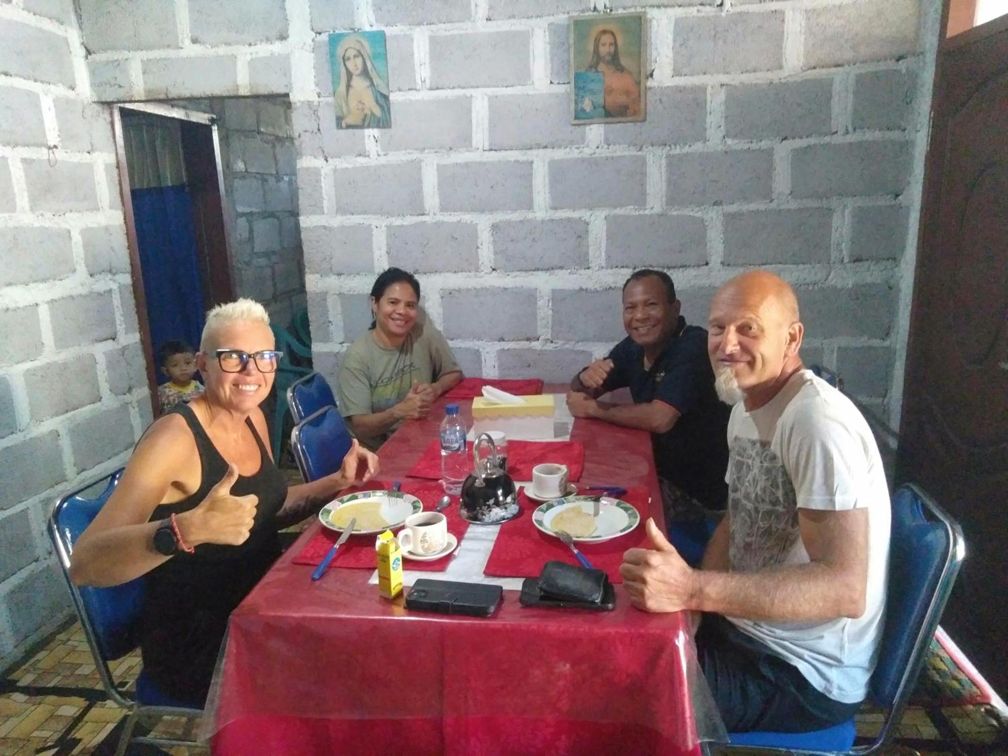 Arnolds Familly Homestay Bajawa Exteriör bild