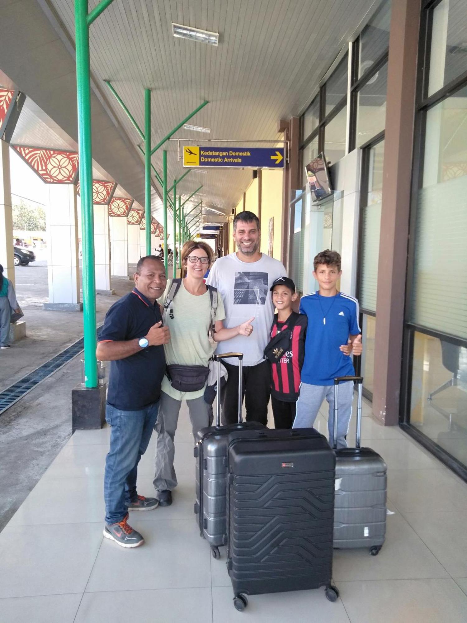 Arnolds Familly Homestay Bajawa Exteriör bild